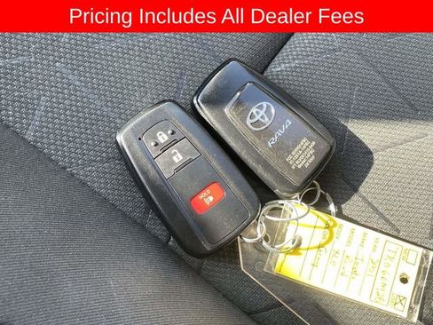 Used 2021 Toyota RAV4 XLE AWD/4WD image 34