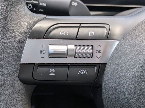 Used 2025 Hyundai Tucson SE FWD image 24