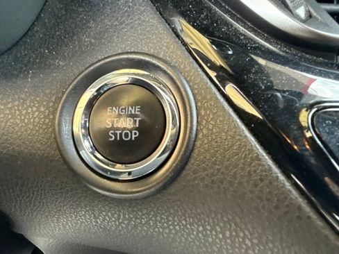 Used 2019 Toyota C-HR XLE FWD image 29