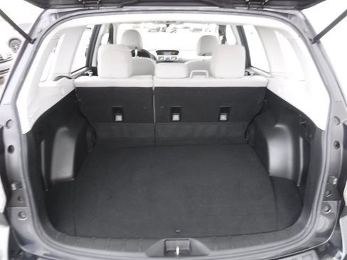 Used 2017 Subaru Forester 2.5i w/ Alloy Wheel Package image 32