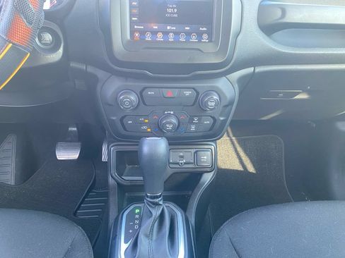 Used 2020 Jeep Renegade Altitude FWD image 17