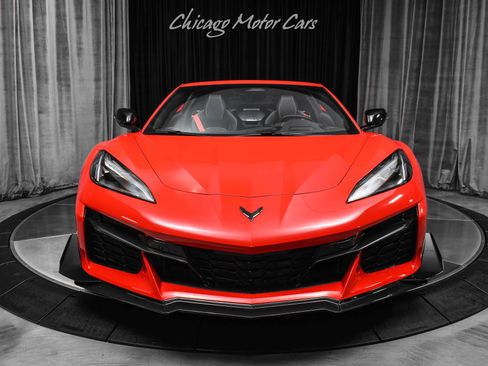 Used 2024 Chevrolet Corvette Z06 w/ Z07 Performance Package RWD image 7