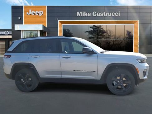 New 2025 Jeep Grand Cherokee Limited w/ Black Appearance Package image 3