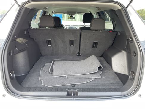 Used 2023 Chevrolet Equinox LT image 37