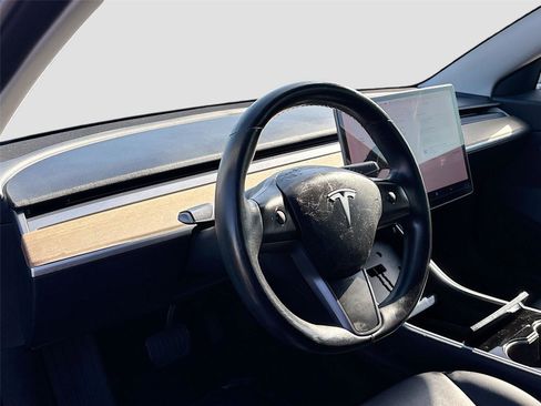 Used 2018 Tesla Model 3 Long Range image 9