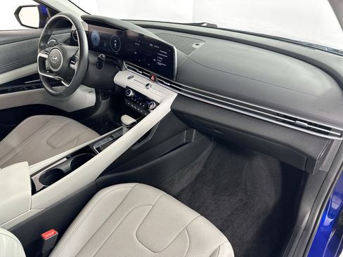 Used 2023 Hyundai Elantra Limited image 30