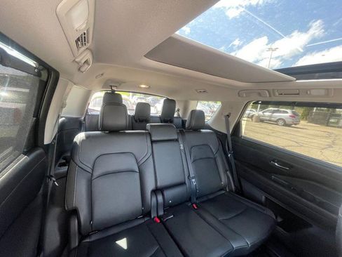 Used 2023 Nissan Pathfinder SL AWD/4WD image 6