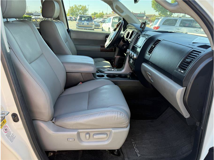 Used 2015 Toyota Sequoia Platinum AWD/4WD image 20