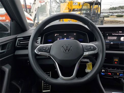Certified 2025 Volkswagen Jetta Sport image 25