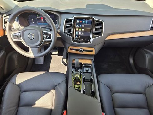 Certified 2025 Volvo XC90 T8 Plus w/ Protection Package Premier image 28