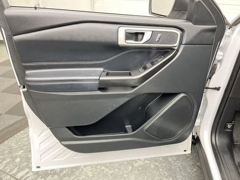 Used 2020 Ford Explorer XLT w/ Equipment Group 202A image 7