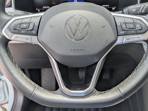 Certified 2025 Volkswagen Taos SE w/ Panoramic Sunroof Package AWD/4WD image 25