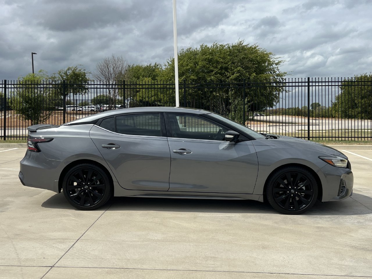 Used 2023 Nissan Maxima SR w/ Sport Mat Group FWD image 3