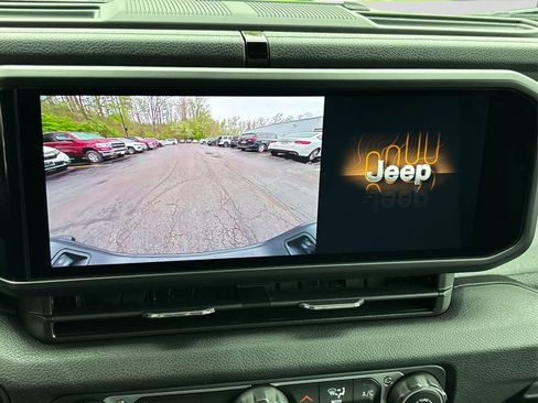 New 2025 Jeep Gladiator Sport image 30