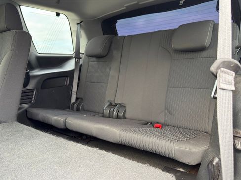 Used 2018 GMC Yukon SLE w/ SLE Value Package image 31