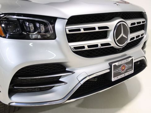 Used 2023 Mercedes-Benz GLS 450 4MATIC image 10