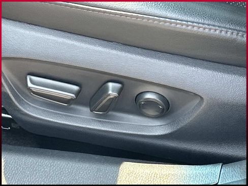 Used 2018 Toyota Camry XLE FWD image 15
