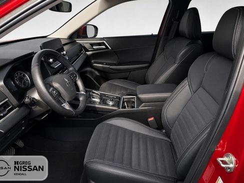 Used 2024 Mitsubishi Outlander AWD image 7
