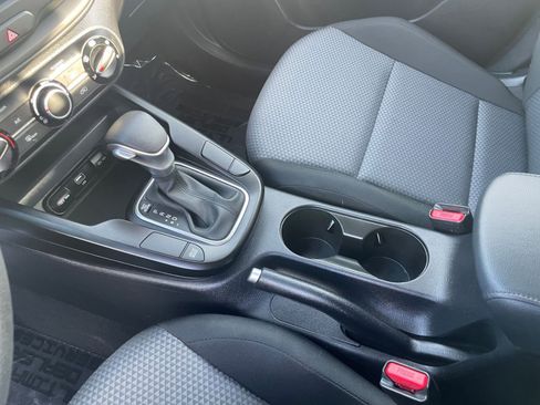 Used 2025 Kia Soul LX w/ LX Technology Package image 41