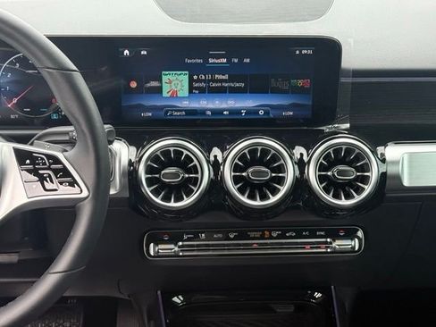 Certified 2026 Mercedes-Benz GLB 250 4MATIC image 23