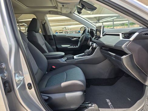 Used 2025 Toyota RAV4 XLE w/ Convenience Package FWD image 28