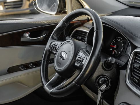 Used 2017 Kia Sorento LX w/ LX Convenience Package image 12