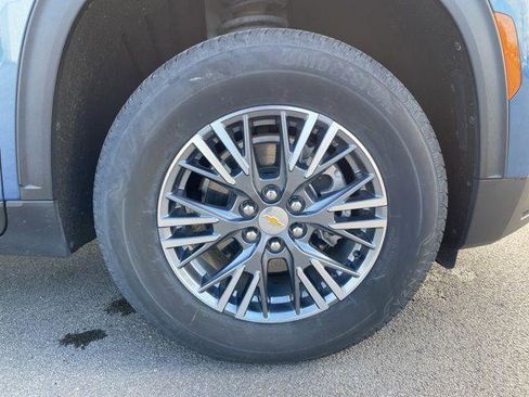 Used 2025 Chevrolet Traverse LT FWD image 33