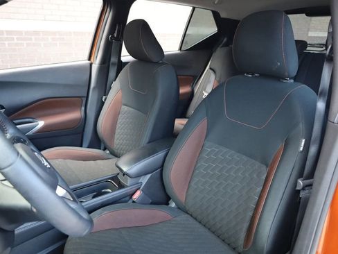 Used 2023 Nissan Kicks SR image 17