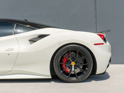 Used 2018 Ferrari 488 GTB RWD image 19