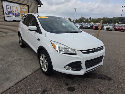 Used 2016 Ford Escape SE image 3
