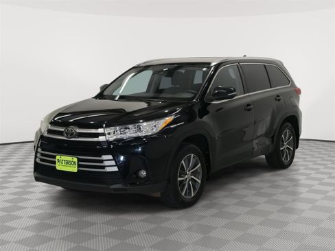 Used 2017 Toyota Highlander XLE image 4