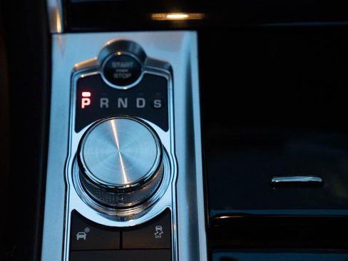 Used 2015 Jaguar XF Portfolio image 33