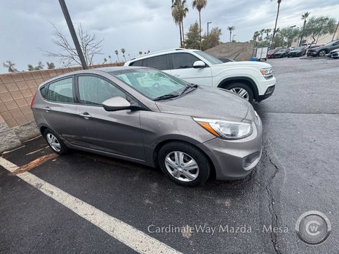 Used 2017 Hyundai Accent SE FWD image 3