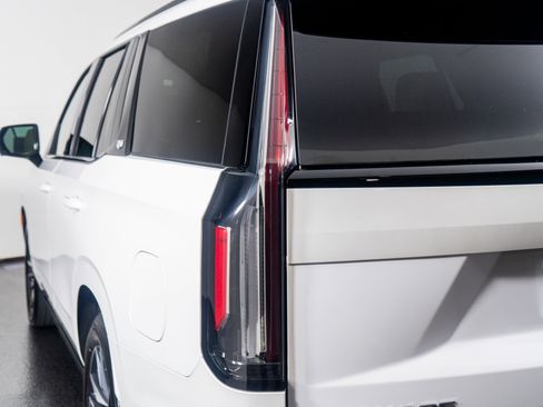 Used 2023 Cadillac Escalade Sport Platinum image 12