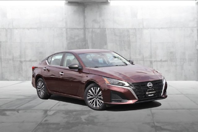 Certified 2025 Nissan Altima 2.5 SV FWD image 2