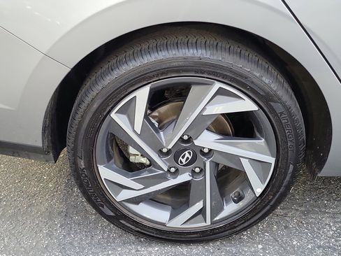 Certified 2025 Hyundai Elantra SEL image 24