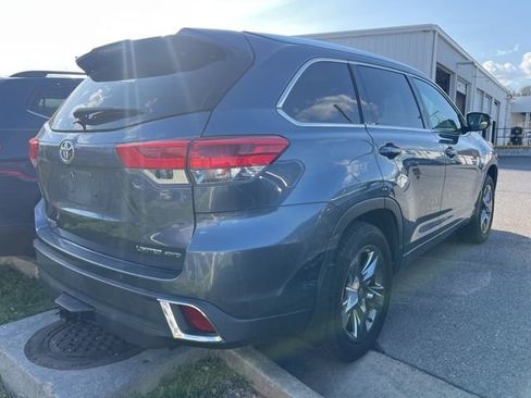 Used 2018 Toyota Highlander Limited Platinum image 4