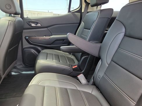 Used 2021 GMC Acadia Denali w/ Denali Ultimate Package AWD/4WD image 11