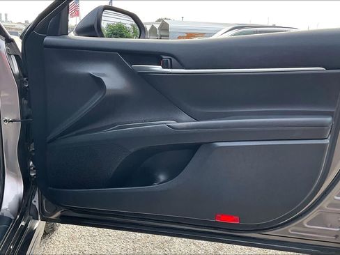 Used 2022 Toyota Camry SE FWD image 19