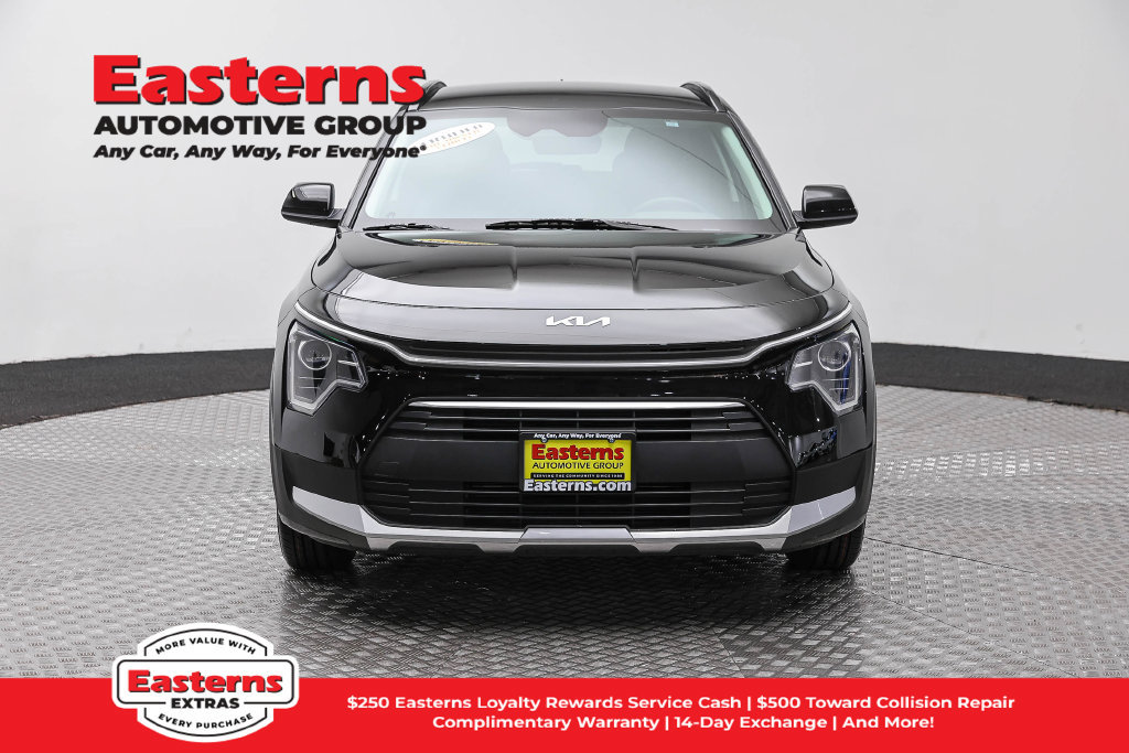 Used 2024 Kia Niro LX FWD image 3