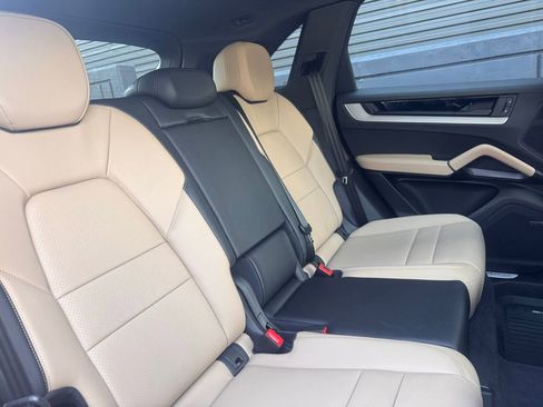 Certified 2025 Porsche Cayenne image 22