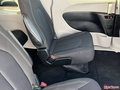 Used 2023 Chrysler Voyager LX FWD image 14