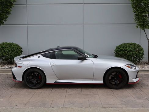 Used 2025 Nissan Z NISMO w/ Floor Mat Package RWD image 6