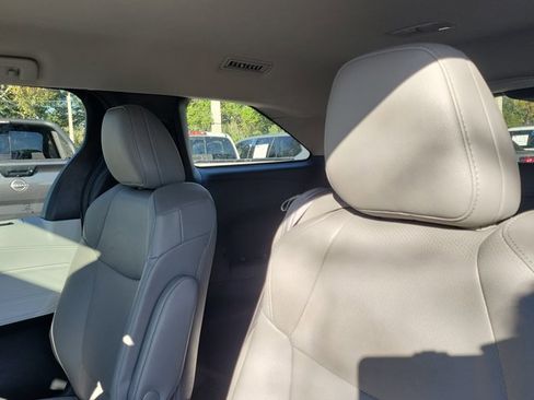 Used 2025 Toyota Sienna XLE image 14