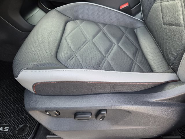 Used 2024 Volkswagen Atlas Peak Edition SE AWD/4WD image 21