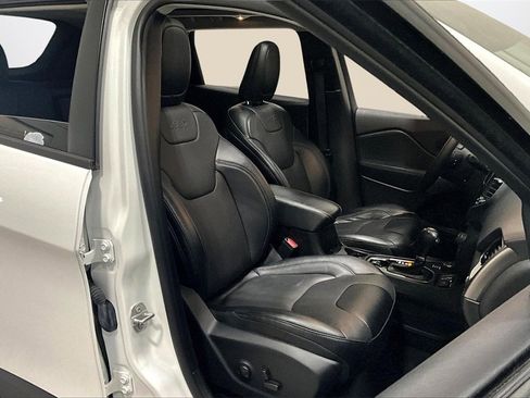 Used 2022 Jeep Cherokee Limited image 29