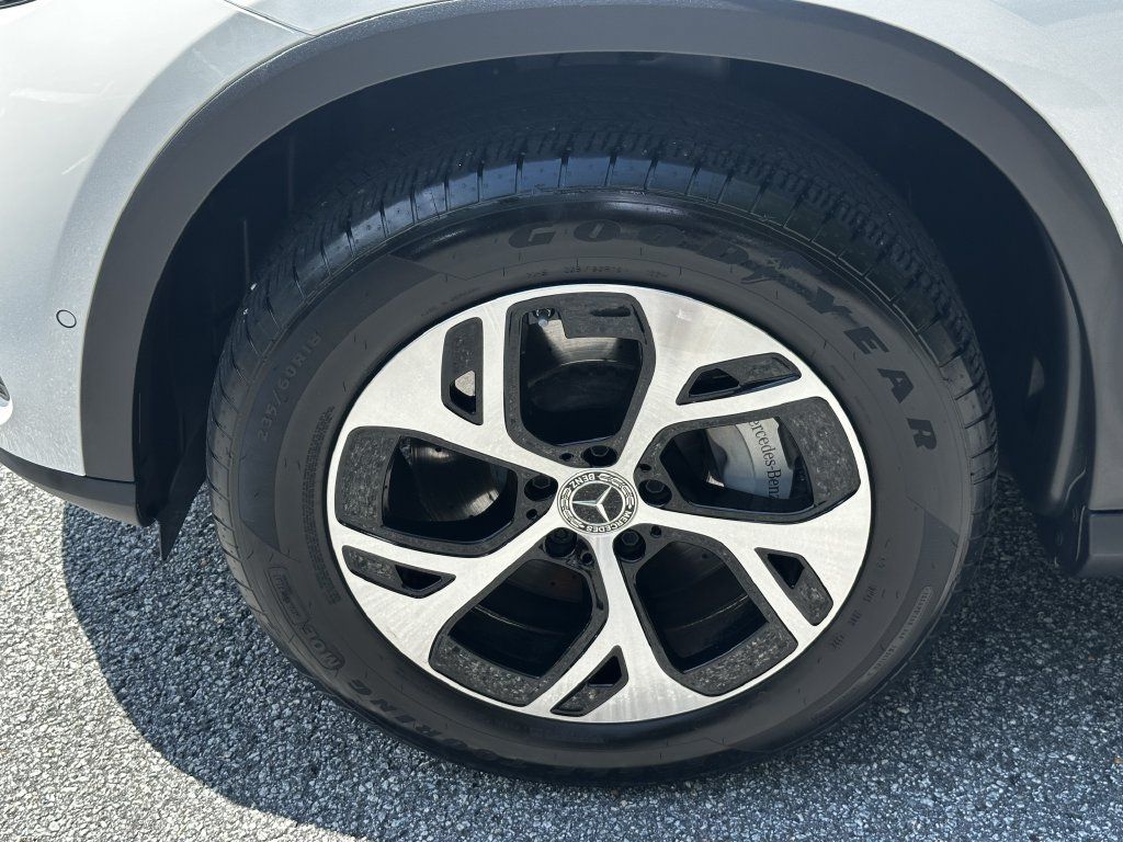 Certified 2025 Mercedes-Benz GLC 350e 4MATIC image 13