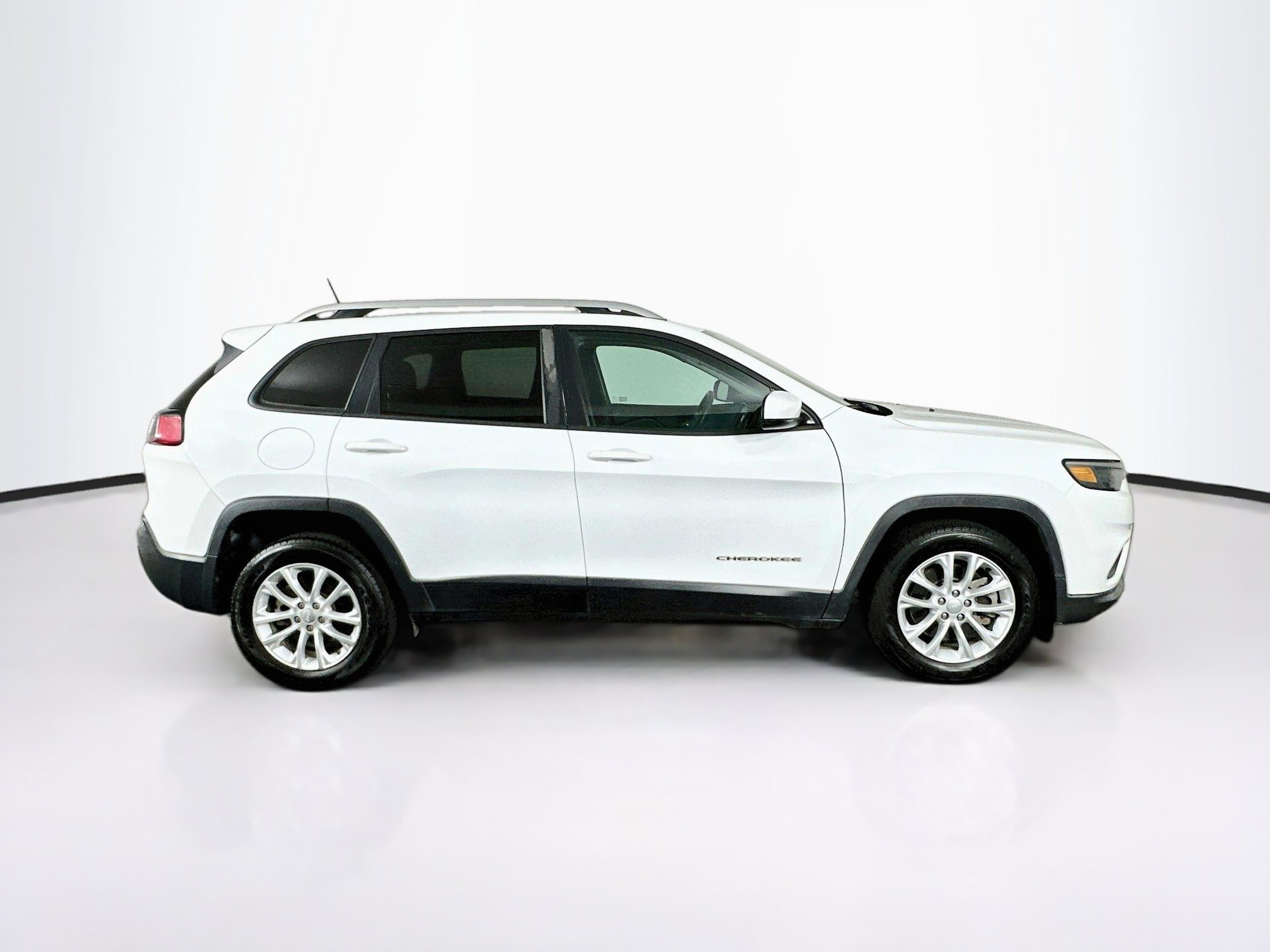Used 2021 Jeep Cherokee Latitude w/ Mopar Interior Package FWD image 10