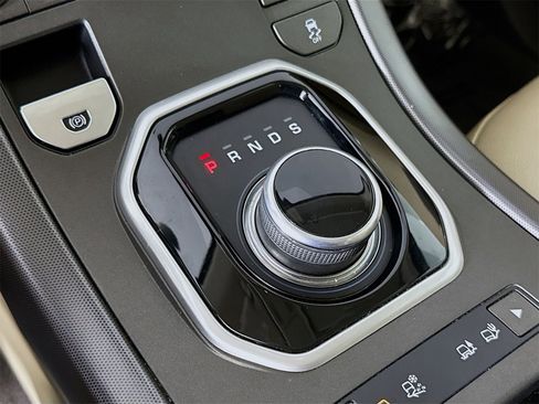 Used 2018 Land Rover Range Rover Evoque SE image 17