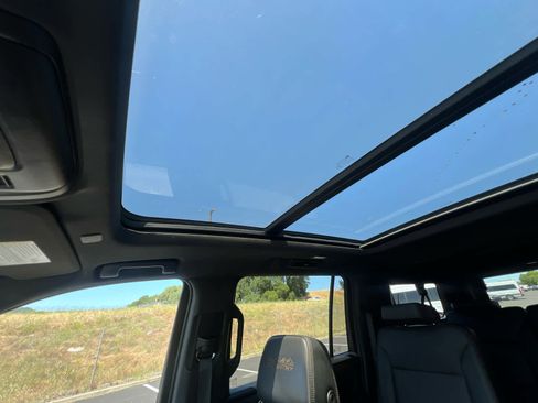 Used 2022 Chevrolet Suburban High Country w/ Max Trailering Package AWD/4WD image 28